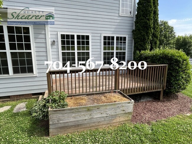 Building Photo - Larger 3 Bed + Bonus room house in desired...