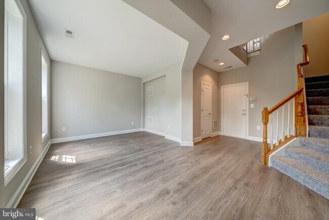 Building Photo - 15970 Greymill Manor Dr