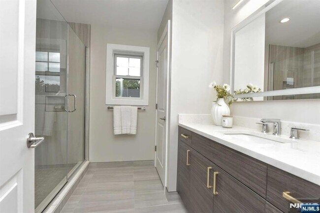 Building Photo - 120 Collignon Way