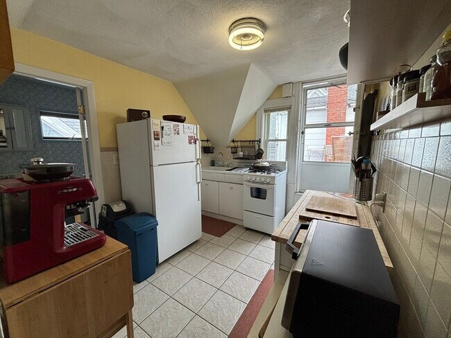 Building Photo - 11 Prospect Hill Ave