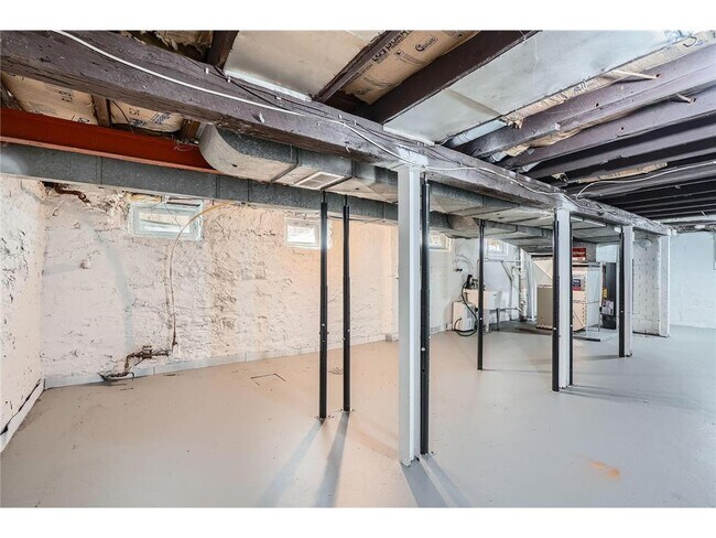 Building Photo - 707 Jenks Ave E