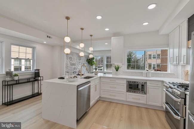 Building Photo - 6007 4th St NW