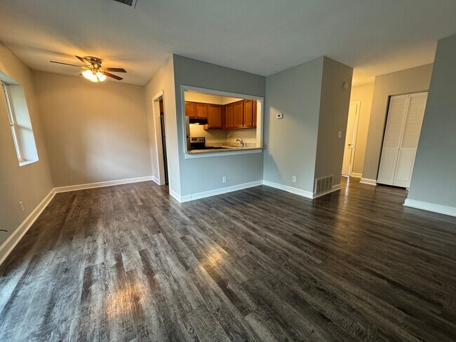 Building Photo - Charlotte Apartments