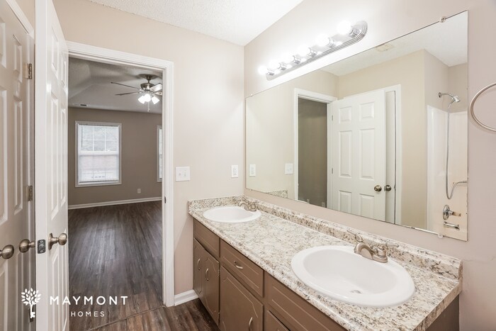Building Photo - 951 Roedeer Dr