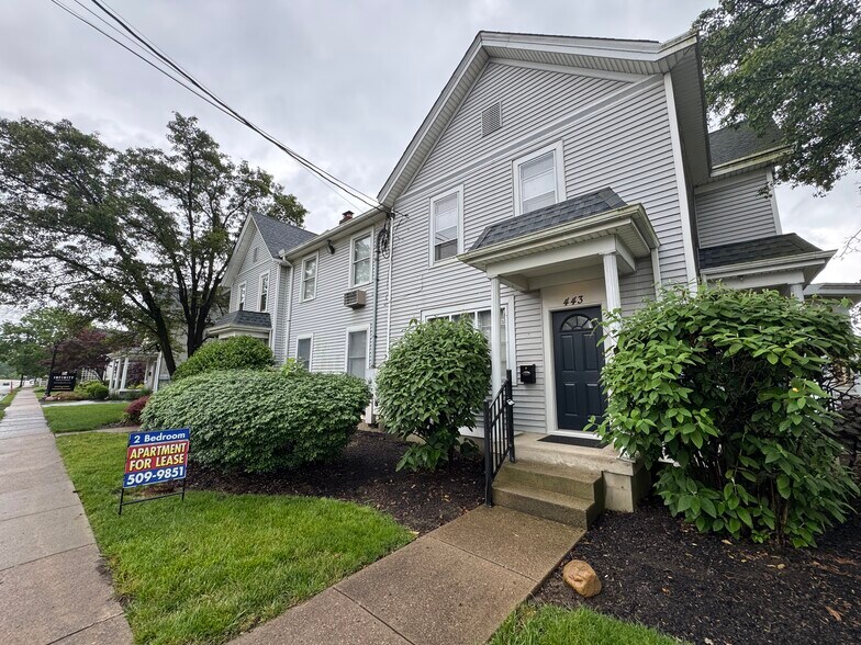 Apt. facing entrance - 439 W Loveland Ave