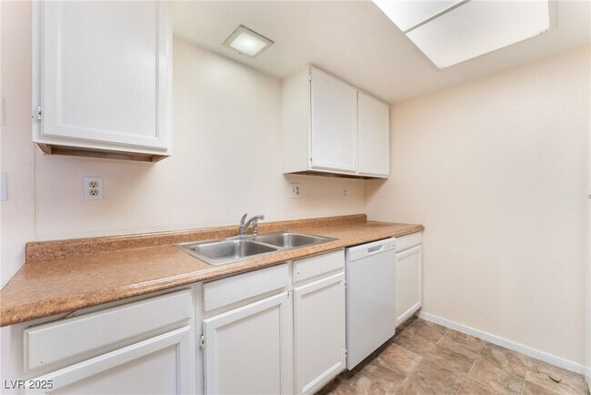 Building Photo - 457 N Lamb Blvd