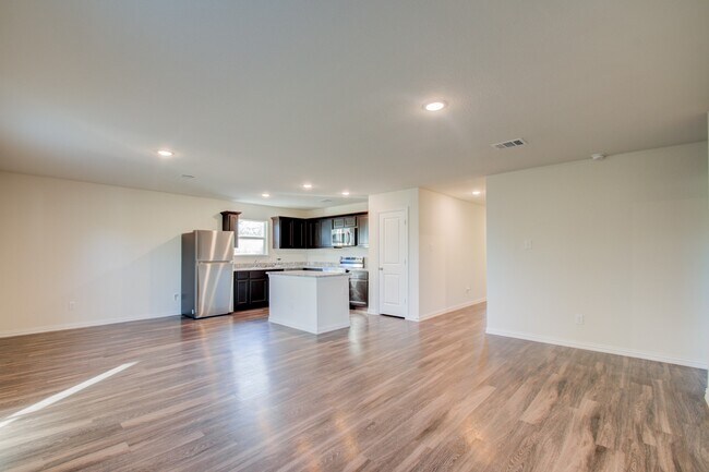 Building Photo - 6202 N Wayside Dr