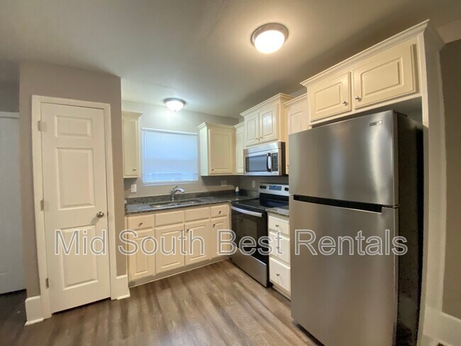 Building Photo - 324 Clint Rd