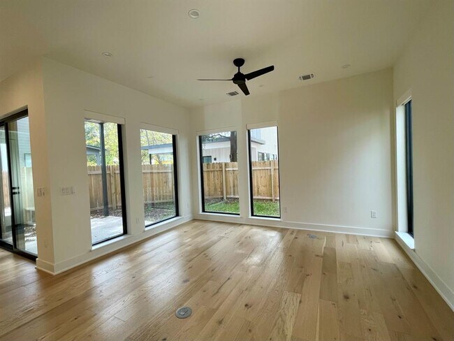 Building Photo - 1309 Palo Duro Rd