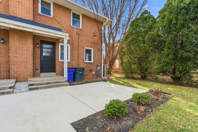 Building Photo - 707 Fairview Ave