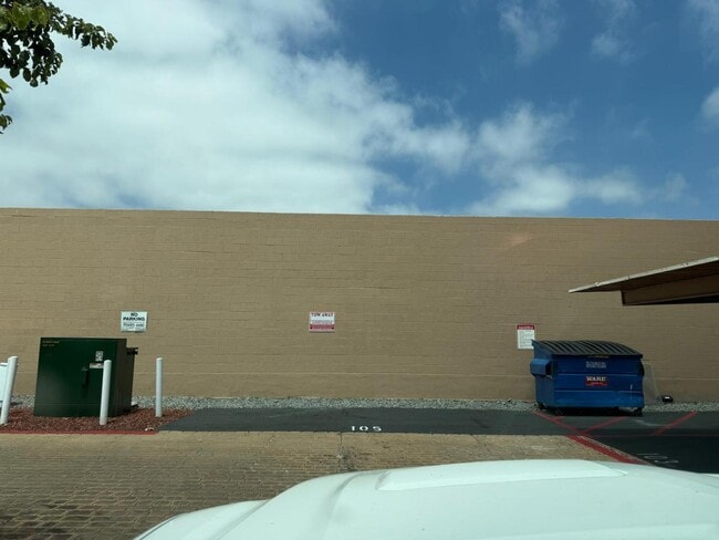 Building Photo - 3142 Midway Dr