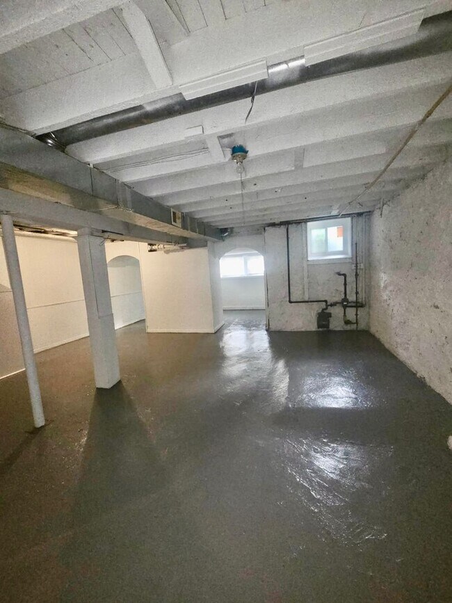 Building Photo - Large Wolcott Home Rent Ready