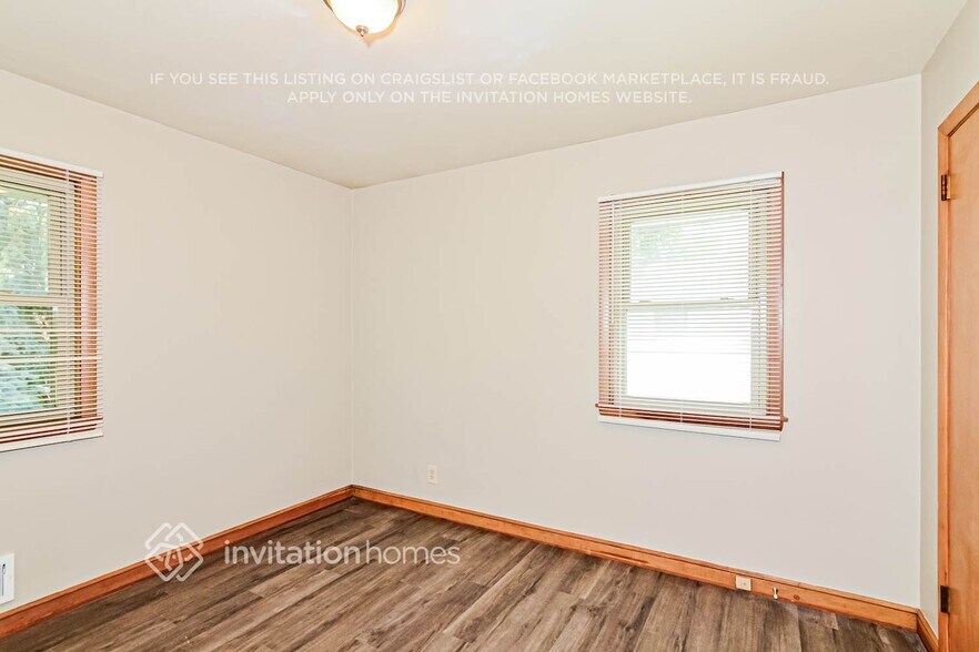 Building Photo - 5801 N Irving Ave