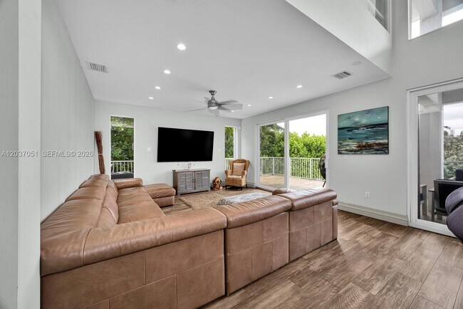 Building Photo - 1076 NE Little River Dr