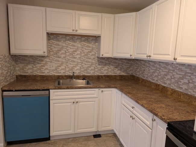 Building Photo - 16a Mayberry Dr