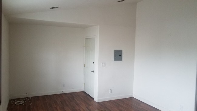 Living room - 4536 Edgewood Pl