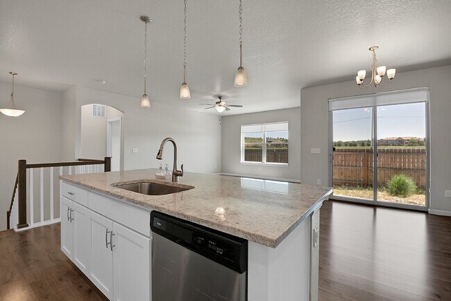 Building Photo - $3,095.00 - 4 Bedrooms, 2 Bathroom, Single...