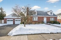 Building Photo - 46 Bedford Ave