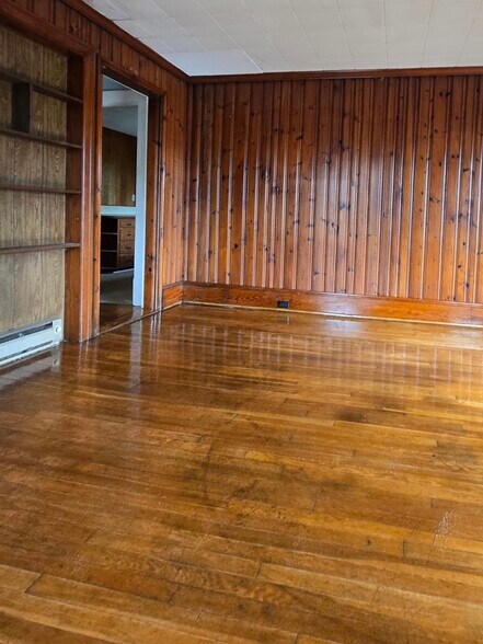 Building Photo - 204 S West St