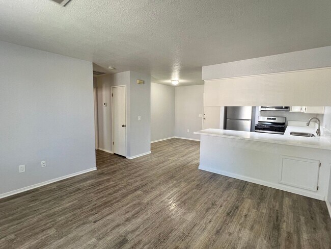 Building Photo - 8600 Lyn River Ct