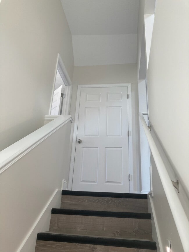 Building Photo - 6 Ram Ct