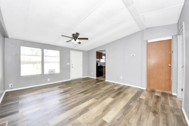 Building Photo - 14009 Rustic Ln