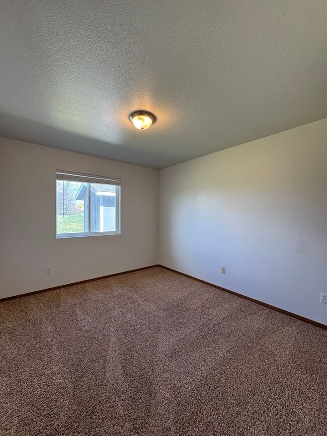 Building Photo - 907 E White Birch Ave