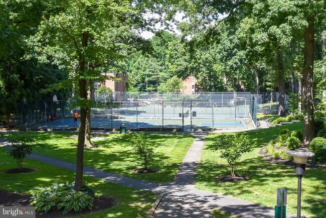 Building Photo - 3302 Woodburn Village Dr