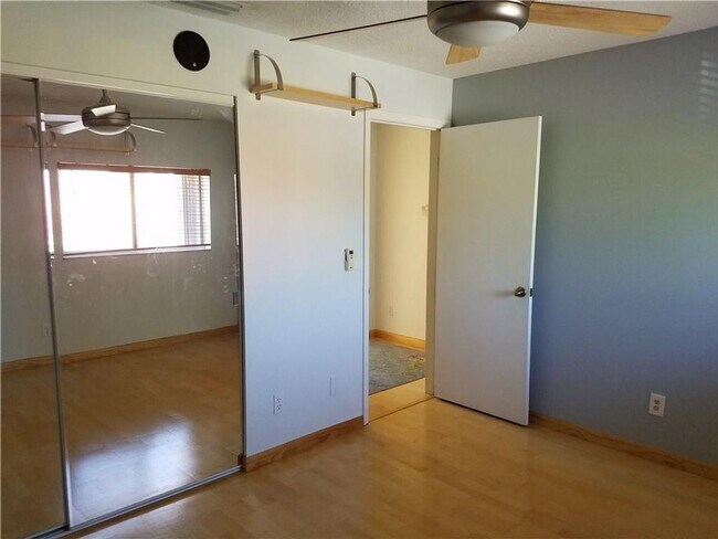 Building Photo - 1159 SE 6th Ct