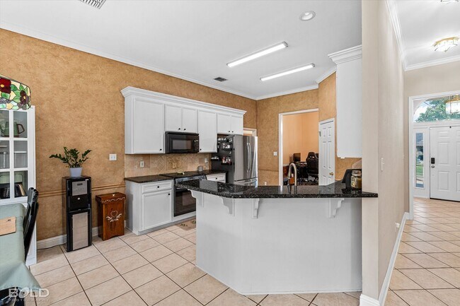 Building Photo - 4 Bedroom 2.5 Bathroom in Stockwell