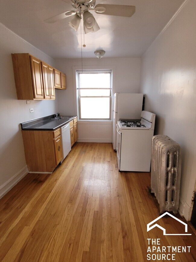 Primary Photo - 2352 W Touhy Ave