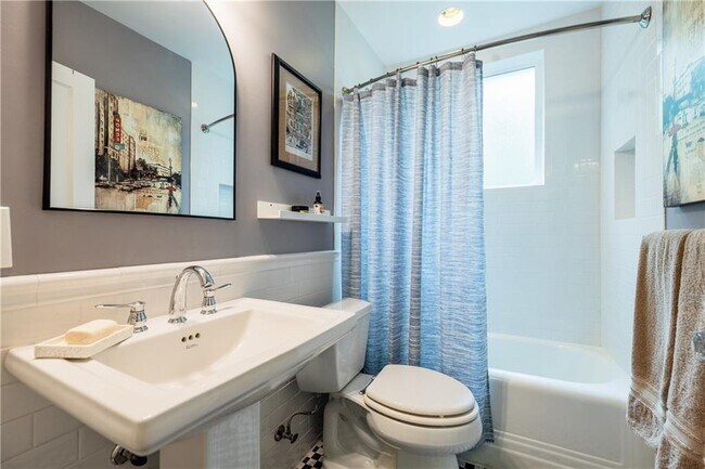 Building Photo - 360 8th St NE