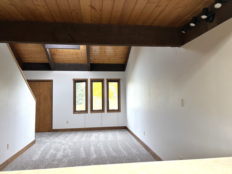 Building Photo - 315 Heather Ln