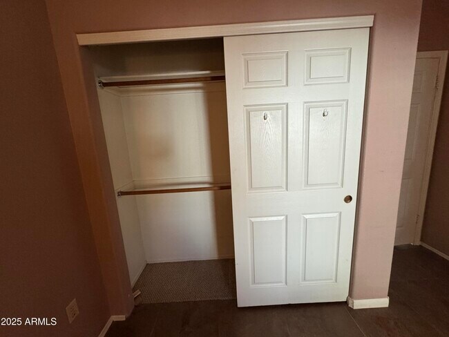 Building Photo - 750 E Northern Ave