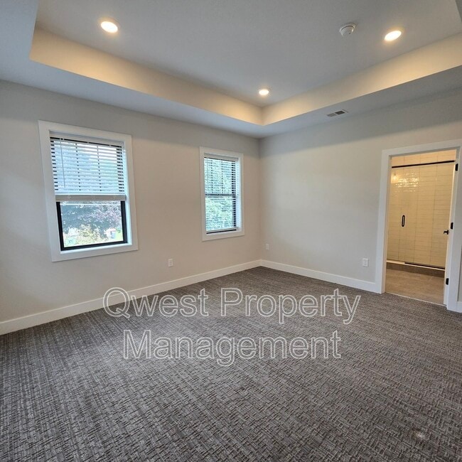 Building Photo - 629 Fairview Ave NE