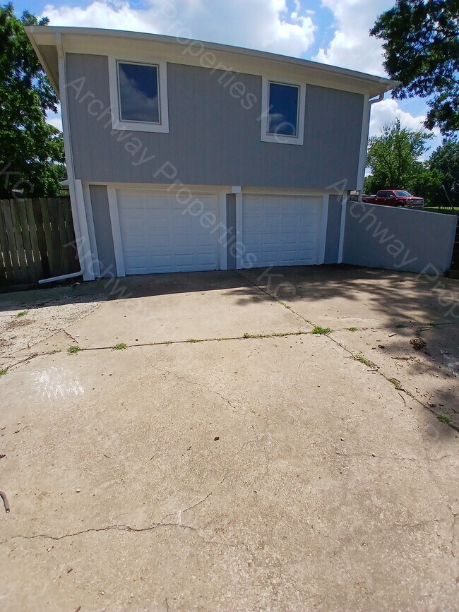 Building Photo - 5103 Long Dr