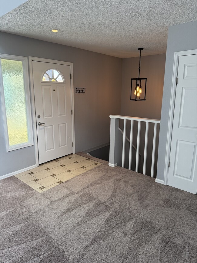 Building Photo - 5025 E Weaver Ave