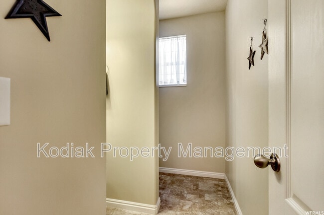 Building Photo - 548 Walton Dr