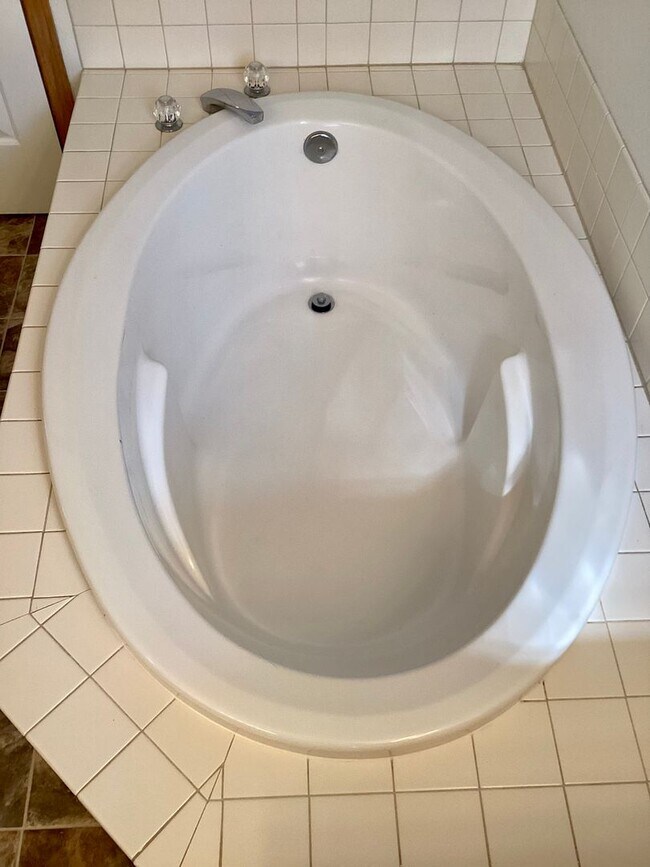 Building Photo - 3 Bed 2.5 Bath Town Home in Running Y - Ac...