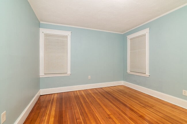 Building Photo - 152 Willow St