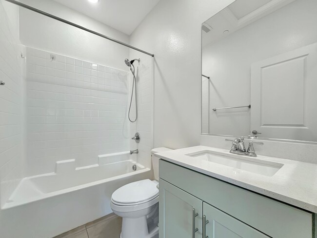 Building Photo - Great 3B/2.5BA Townhome in Otay Mesa!