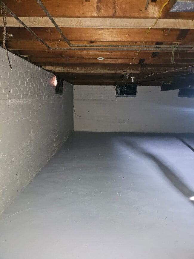 Building Photo - 2 bed 1 house