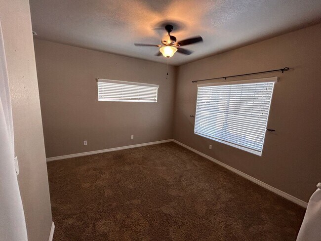 Building Photo - 3 Bed 3 bath house in The Glen At Widefield!