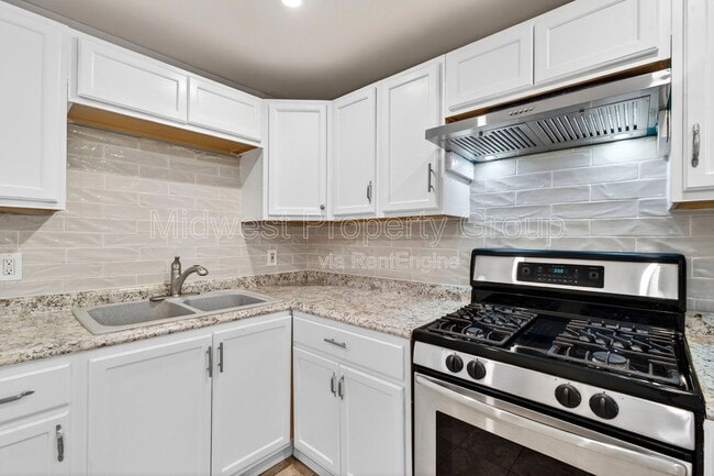 Building Photo - 5520 Holborn Dr