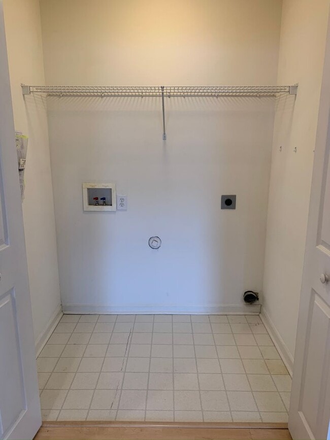 Building Photo - 132 Springwood Ln