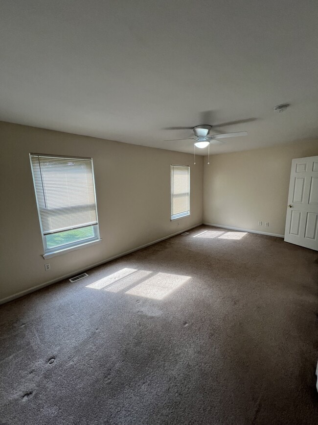 Building Photo - 635 Renker Rd