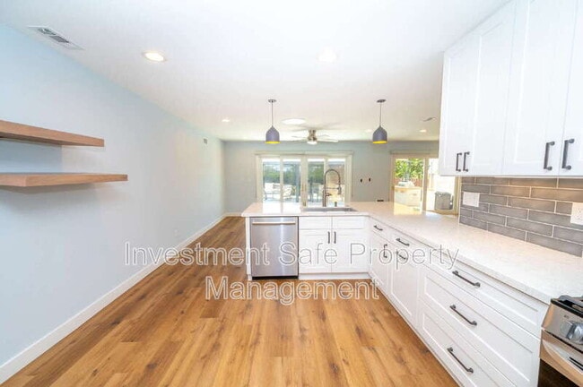 Building Photo - 6051 Bounty St