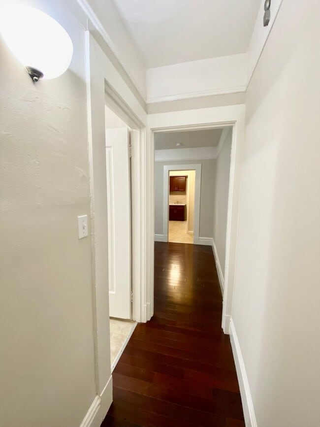Building Photo - 486 1/2 Grove Street-