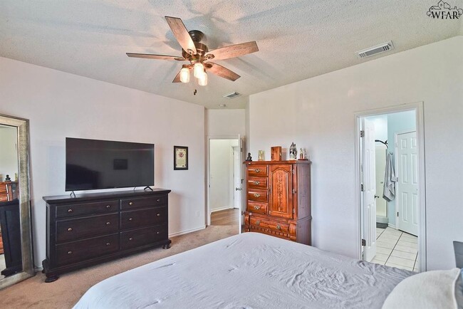 Building Photo - 5516 Chinaberry Dr