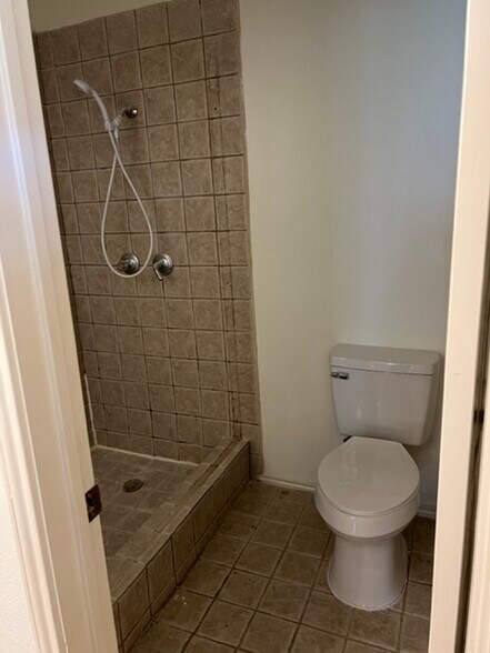 Building Photo - 1218 Saint John Loop